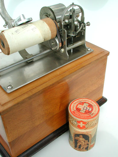 Der schweizer Phonograph mit einem original Phonoscope Zylinder / The swiss talking machine and the original Phonoscope cylinder