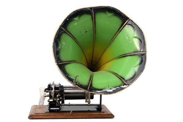 Der Phonograph wurde von den "Excelsior Werken" Köln hergestellt / This phonograph was produced by "Excelsior Werke" Cologne / Germany