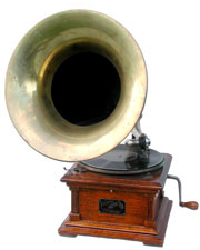 Der Durchmesser des Trichter beträgt 35 cm / The diameter of the horn measures 14"
