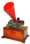 Mit speziellem Karton-Trichter für Aufnahmen / Such red paper recording horns are very rare today