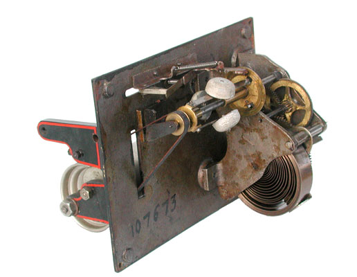 Der Motor wurde von Paté Frères hergestellt / The clock-work machine was produced by Pathé Frères in Paris