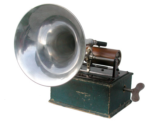 Der Durchmesser des Trichters beträgt 20 cm / The diameter of the aluminium horn is 8'