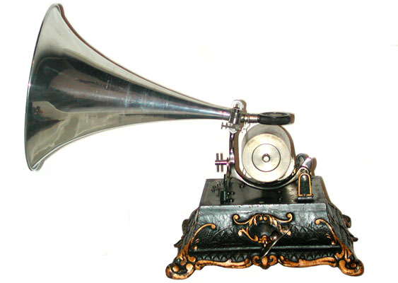 Phonograph auf Abzahlung für 21 Monatsraten à 7 Francs / Payment by instalments: 21 Months for 7 Francs
