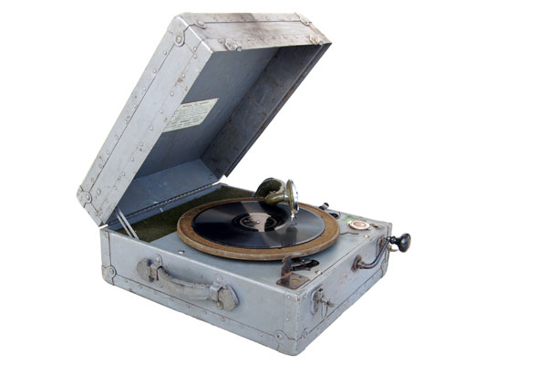 Das Grammophon mit Kriegsgenehmigung / War approved sound machine