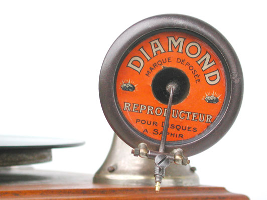 Die "Diamond" Schalldose mit Saphir für Tiefenschrift-Platten / The sound-box "Diamond" with saphir for vertical cut records