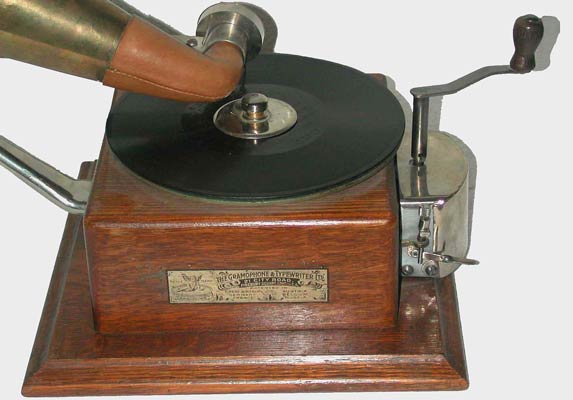 Mit dem Markenzeichen von "Gramophone & Typewriter"/ "Gramophone & Typewriter" and the writing angel