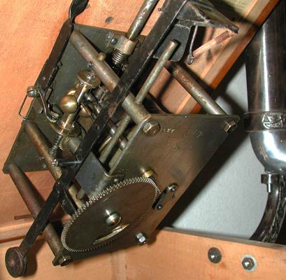 Die Schalldosemit hat einen Durchmesser von 8cm / The soundbox with its saphir /  The Motor was probably built by Wolff in Versailles