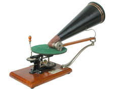 Das Grammophon mit Handantrieb / The hand-powered gramophone