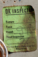Der Grammophon-Inspktor gibt sein OK zur Kriegstauglichkeit / The OK for the battlefield is given by gramophone inspector