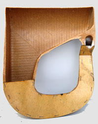 Der eingebaute Trichter ist aus einem Fiberglas ähnlichen Material  / The inside horn is made of a fiberglass-like material