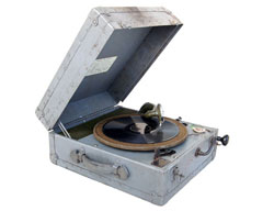 Das Grammophon mit Kriegsgenehmigung / War approved sound machine