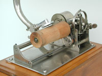 Einmalig ist der Holz-Zylinder für die Phonographen-Walze / The wooden cylinder is unique