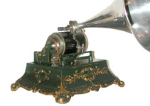 Der Phonograph im Stile Louis XV / In the stil of Louis XV
