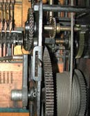 Der Motor und die Seilwinde für das Antriebsgewicht  / The clock-work mechanisme 